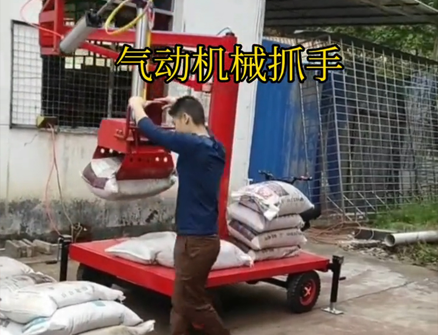 冷水江市机械抓手哪里卖码垛卸货神器水泥机械抓手那里有冷水江市气动吊砖悬臂吊机械臂机械抓手
